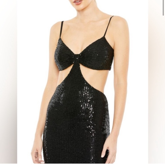 Woman’s Mac Duggal - Picture 2 of 6